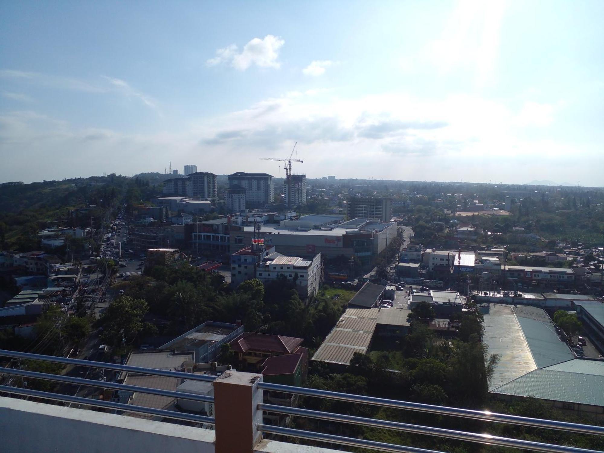 タガイタイCityland Tagaytay With Swimming Pool And Viewing Deckアパートメント エクステリア 写真